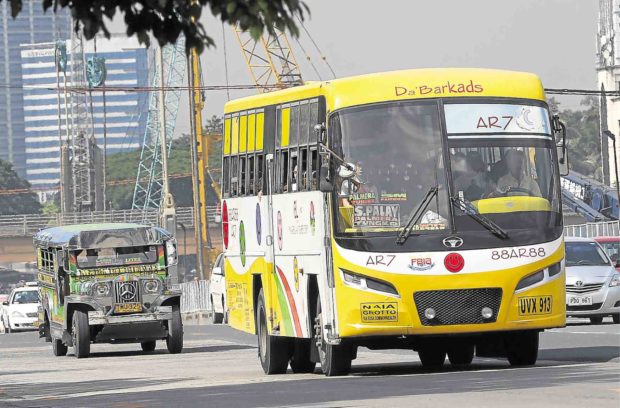 Policemen, soldiers get 20 percent discount on buses