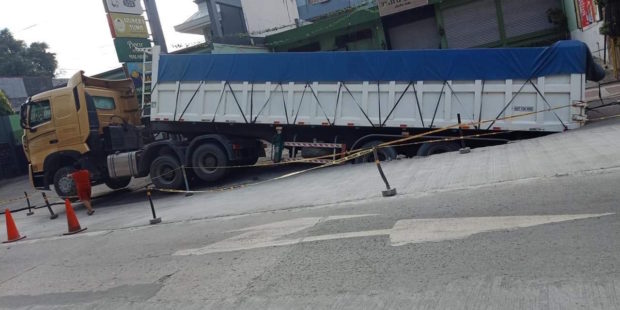 LOOK: Truck sinks as pavement collapses in QC