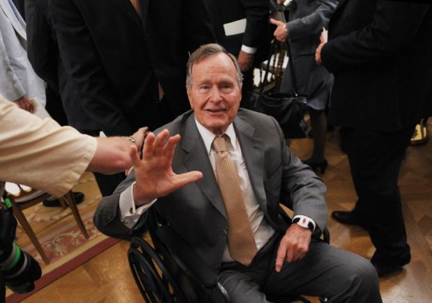 Former US President George H.W. Bush waves as he leaves the East Room following the official portrait unveiling of his son former US President George W. Bush and his wife Laura Bush May 31, 2012 at the White House in Washington, DC.    AFP PHOTO / Mandel NGAN (Photo by MANDEL NGAN / AFP)