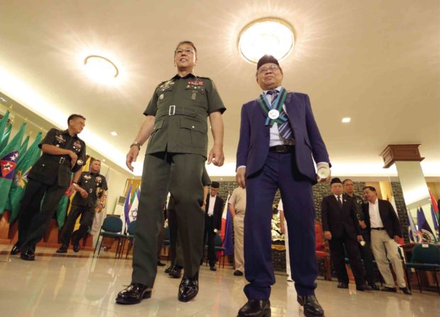 PEACE PARTNER Moro Islamic Liberation Front chair Murad Ebrahim sets foot on what would have been otherwise lion’s den, the military headquarters at Camp Aguinaldo, during a goodwill visit on Nov. 19. —NIÑO JESUS ORBETA
