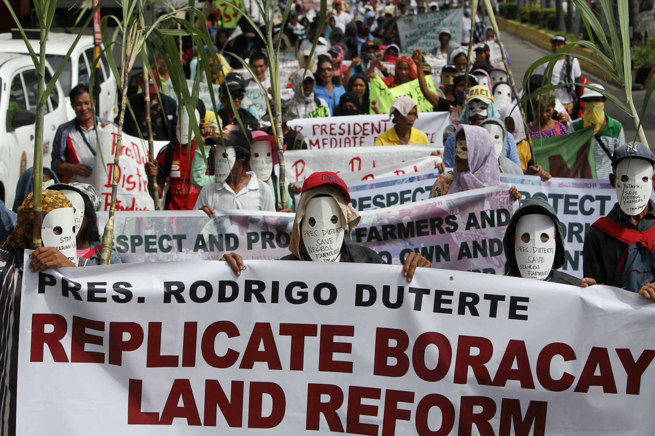 Fulfill land reform vow in Negros, Duterte asked