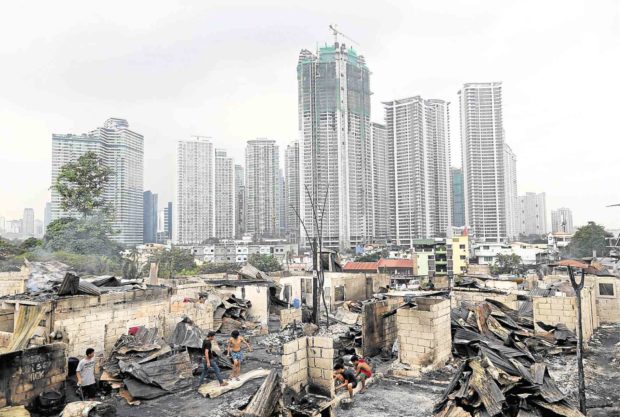 4-hour fire in Makati ‘danger zone’ leaves 450 families homeless 