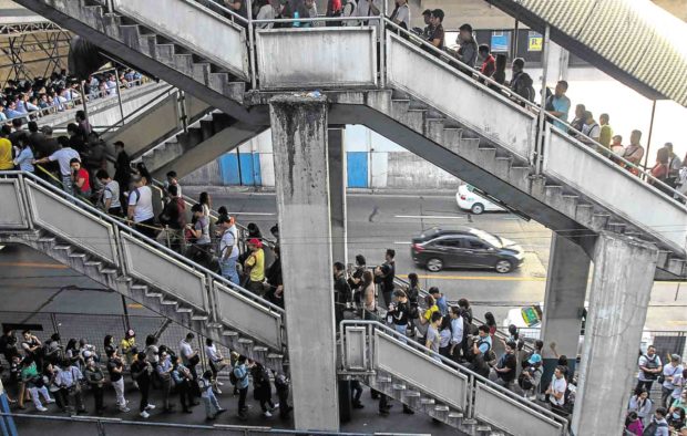 MRT 3 reports 90% drop in unloading cases