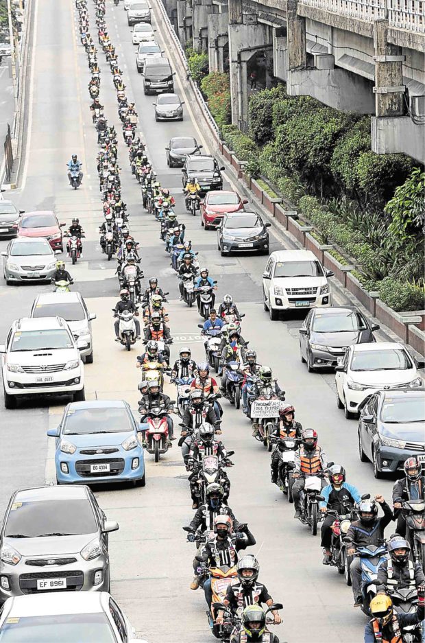Motorbike riders protest LTFRB order, 2-plate proposal 