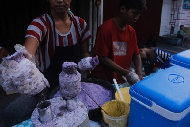 LOOK: Pinoys start traditional Simbang Gabi