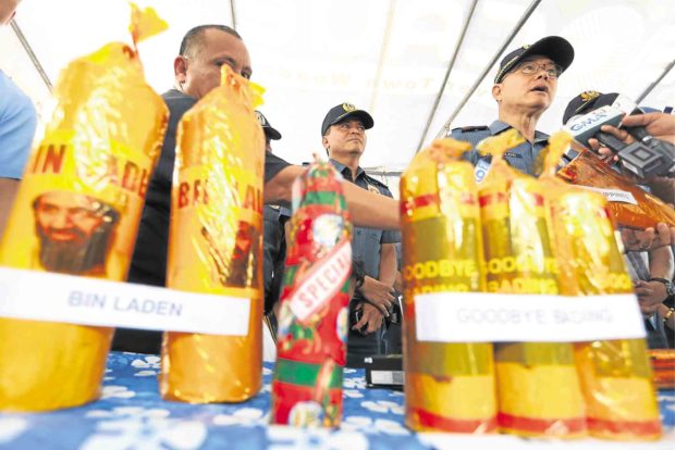 INSPECTIONPhilippine National Police Director General Oscar Albayalde (right) inspects firecracker stores in Bocaue, Bulacan, to ensure that products sold there follow safety standards. -NIÑO JESUS ORBETA