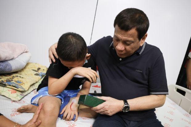 President Rodrigo Roa Duterte gives a gift to one of the pediatric cancer patients during his visit to the Southern Philippines Medical Center's Cancer Institute Children's Unit in Davao City on December 23, 2018. TOTO LOZANO/PRESIDENTIAL PHOTO