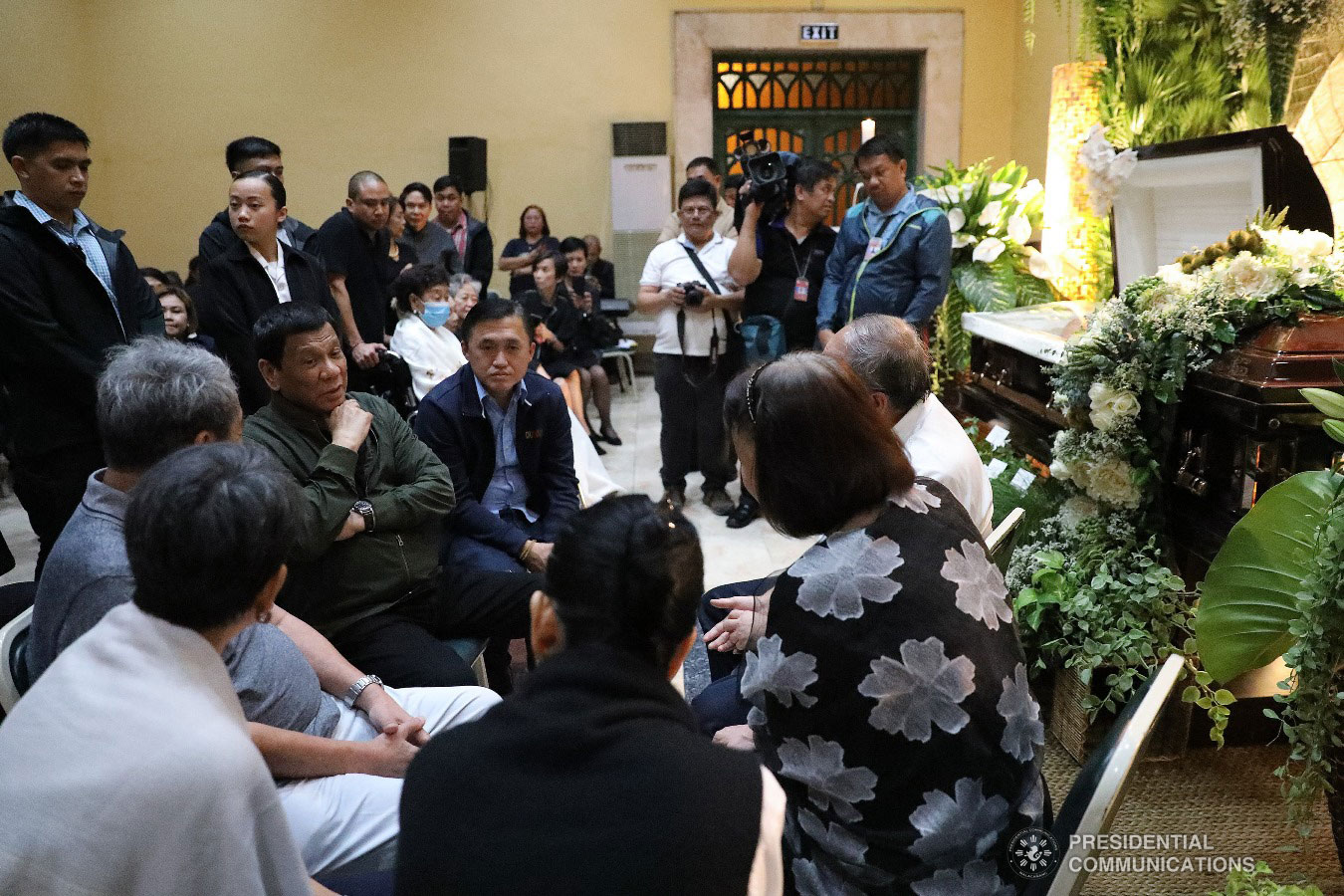 Duterte visits wake of Victor Consunji
