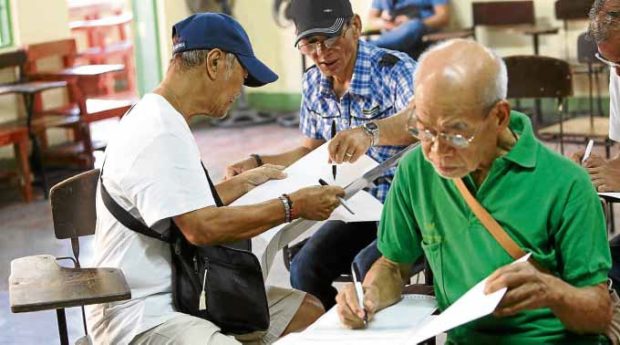 Group reports glitches in Comelec mock polls
