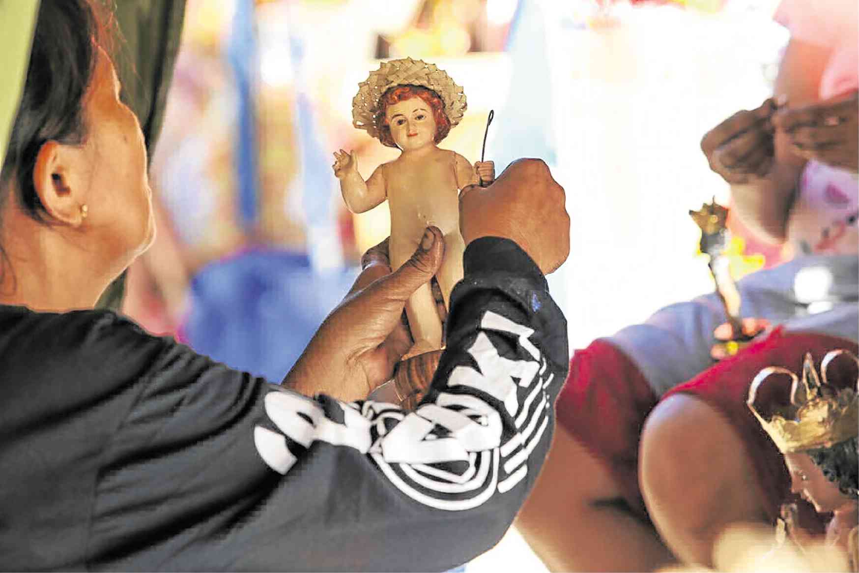 No selfies, follow rules, Santo Niño devotees asked