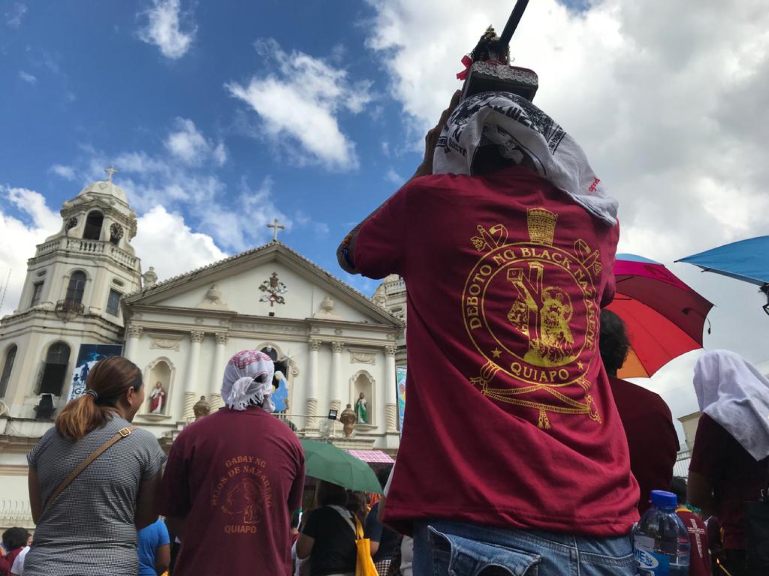Nazarene devotees around Quiapo swell to 100,000 before noon
