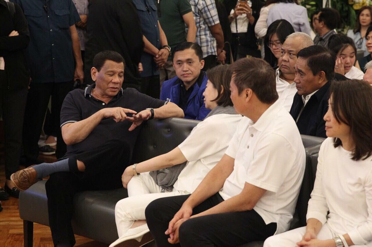 Duterte visits wake of Henry Sy Sr.