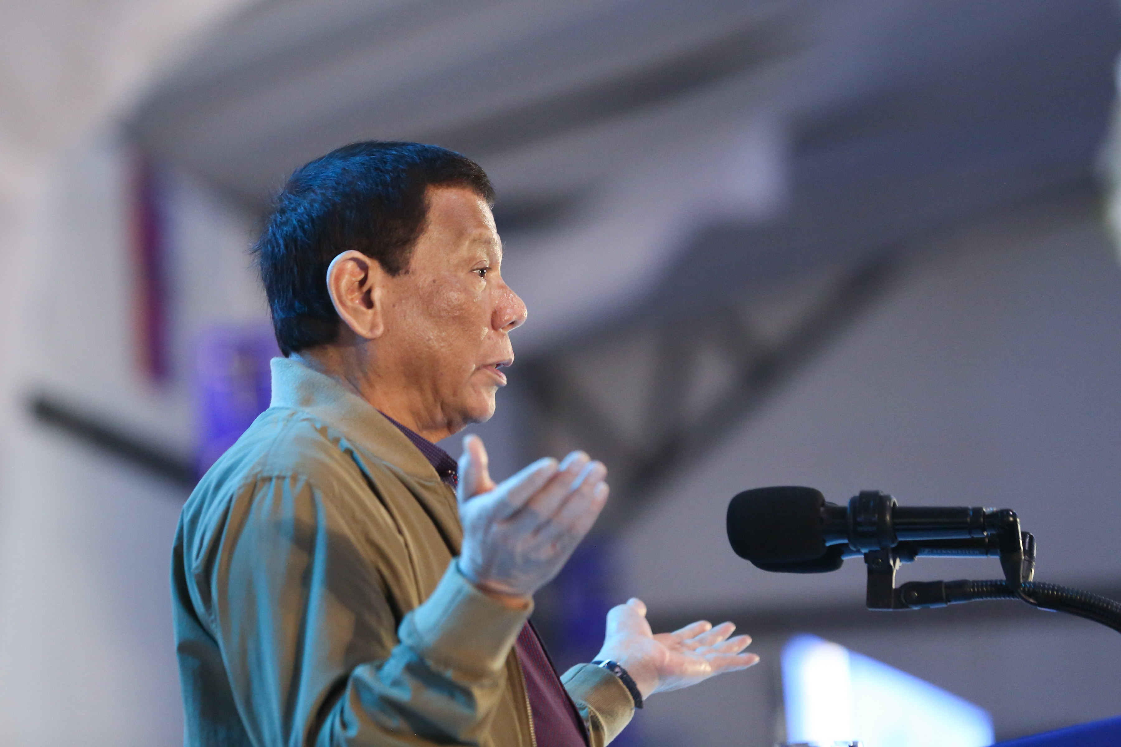 Duterte to bystanders: Rob, attack bishops