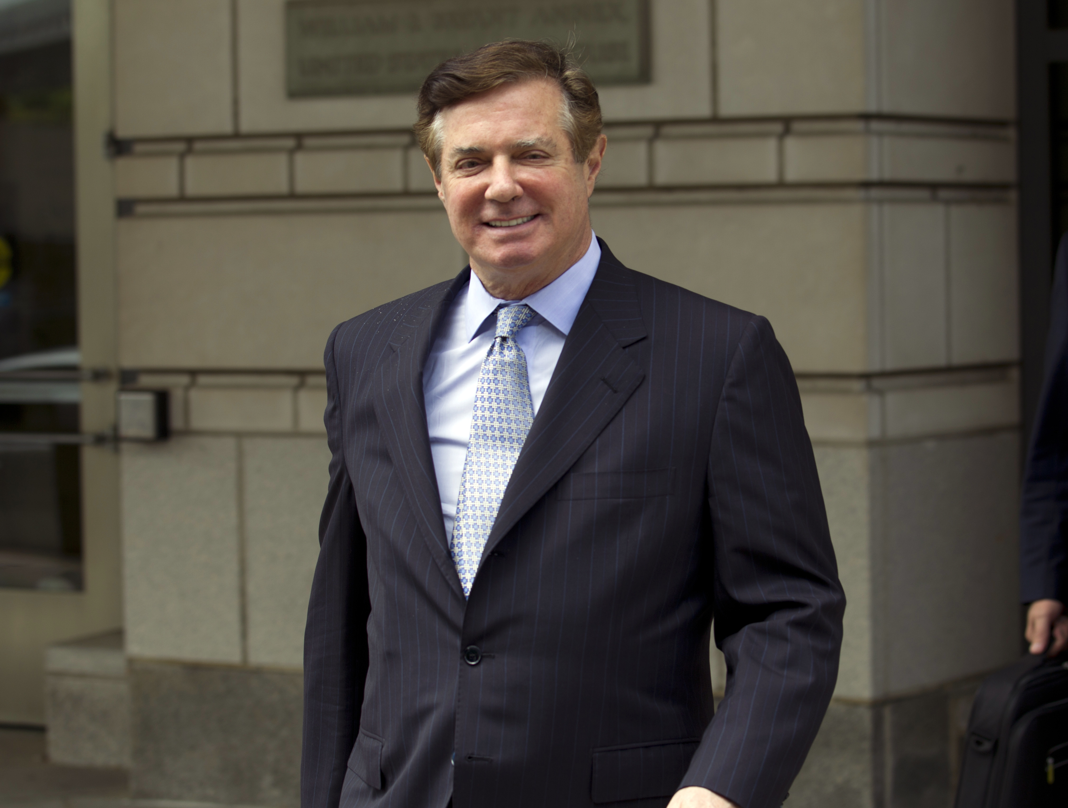 Manafort accused of sharing 2016 election data with Russians