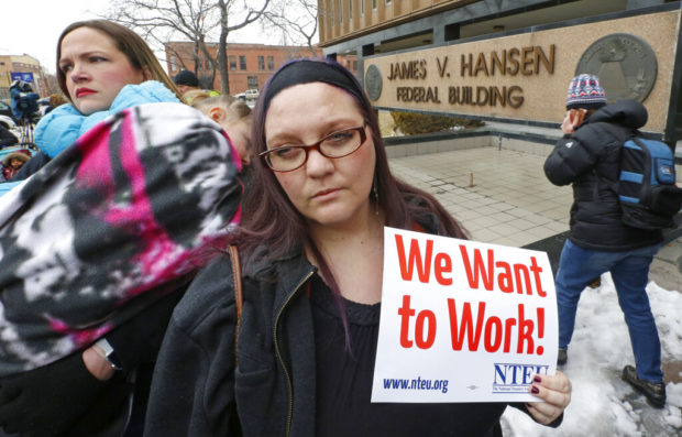 US federal workers seek loans, second jobs as shutdown lingers