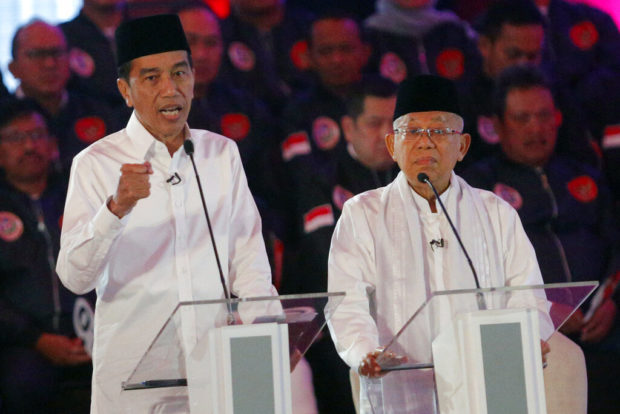  Indonesian presidential candidates spar over corruption