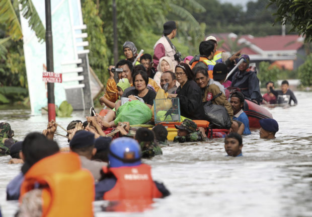  Landslides, flooding from dam kill 8 in central Indonesia