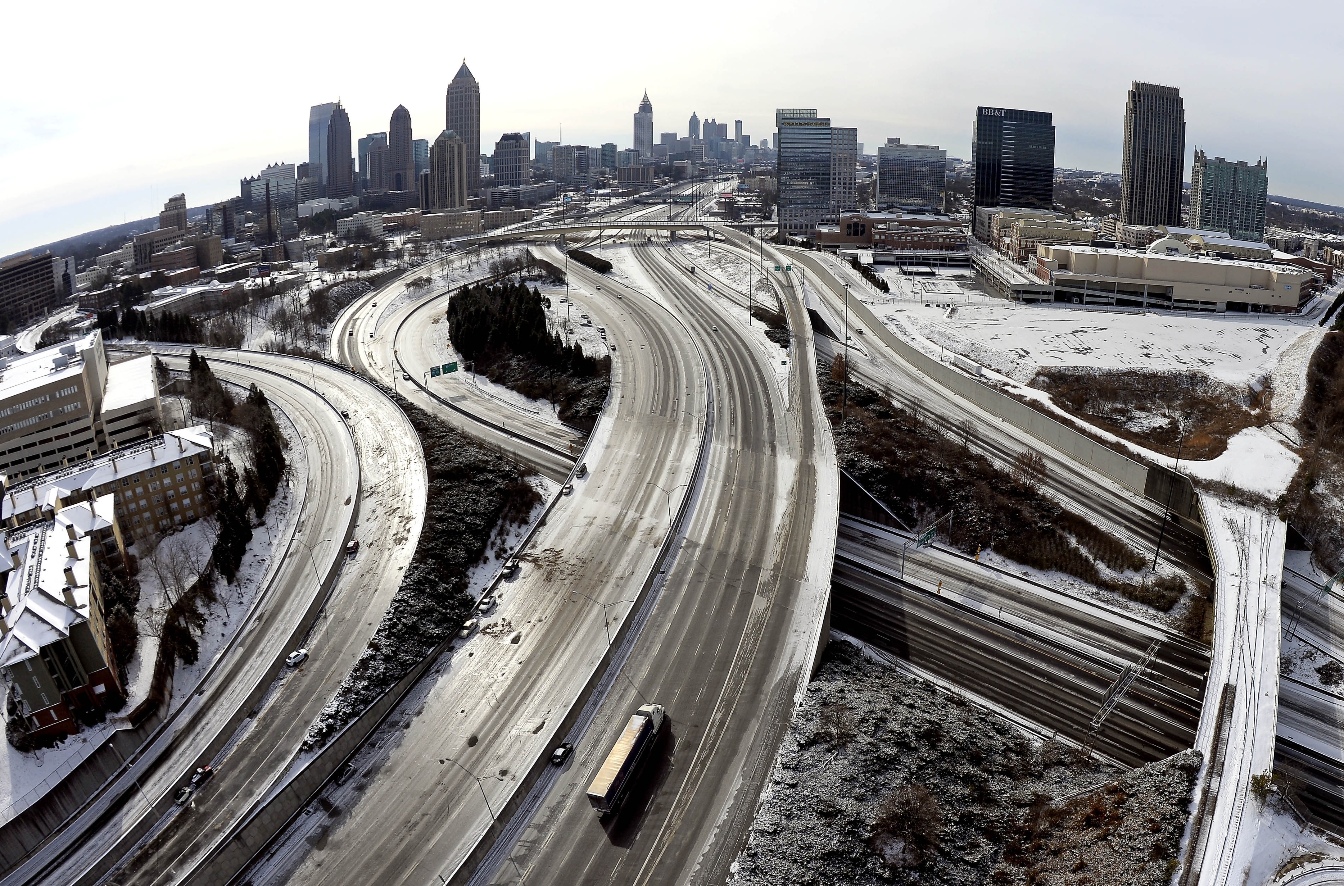 Atlanta sounds alarm over snow; New England fans unfazed