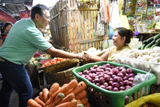 LOOK: Otso Diretso bets visit local market in Iloilo City