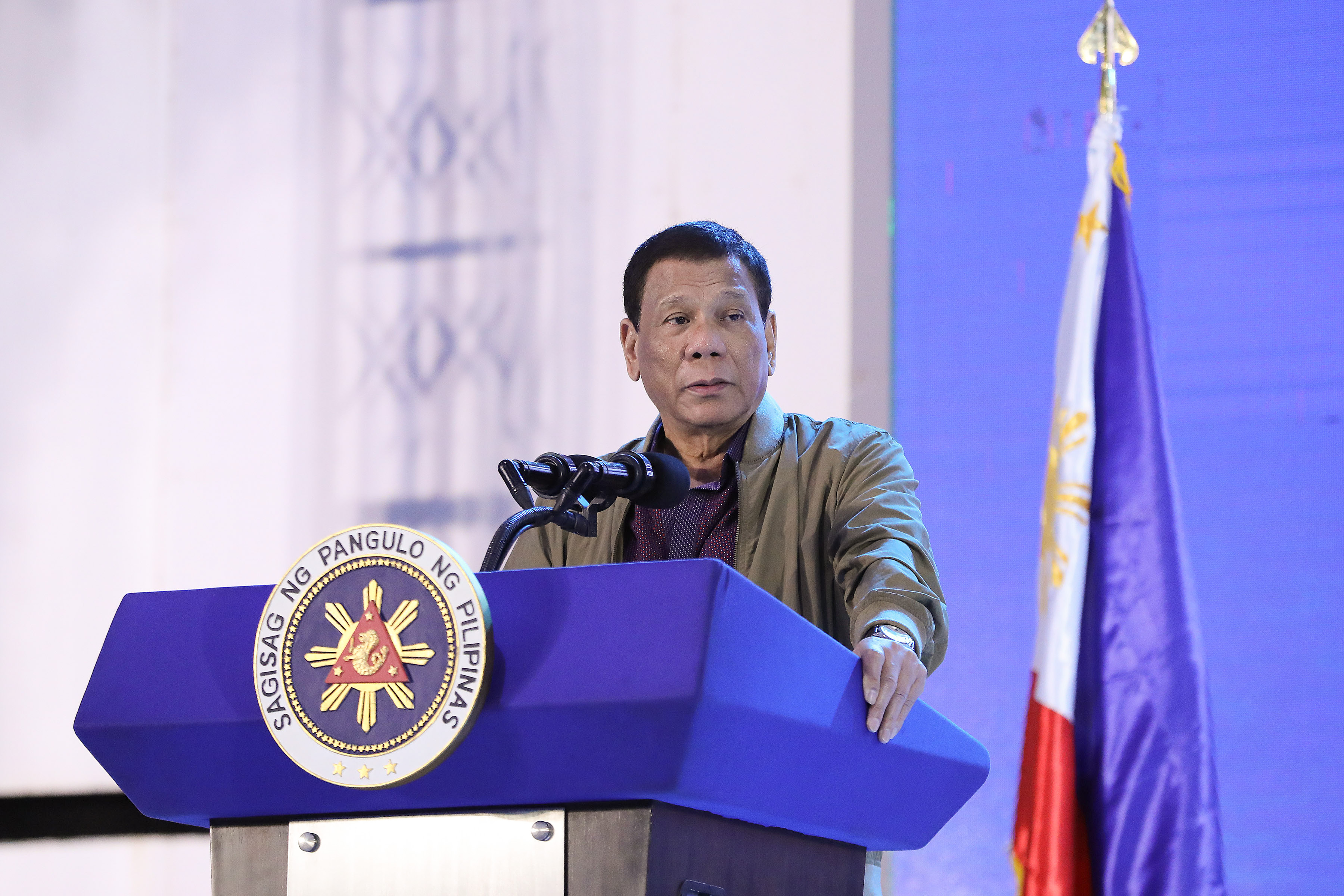 Duterte again hints about sacking DAR officials