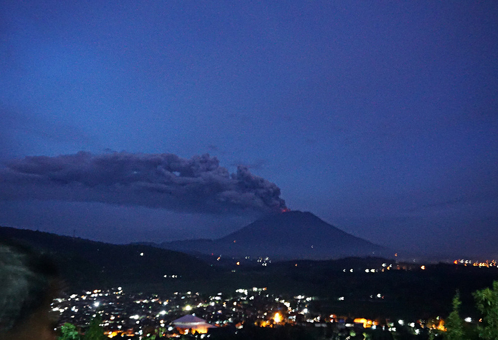Bali’s Mt. Agung erupts, residents warned to steer clear of danger zone