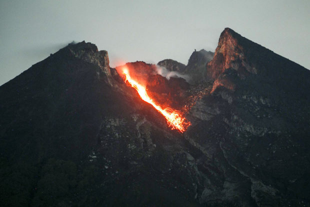 Indonesia's Merapi volcano unleashes river of lava