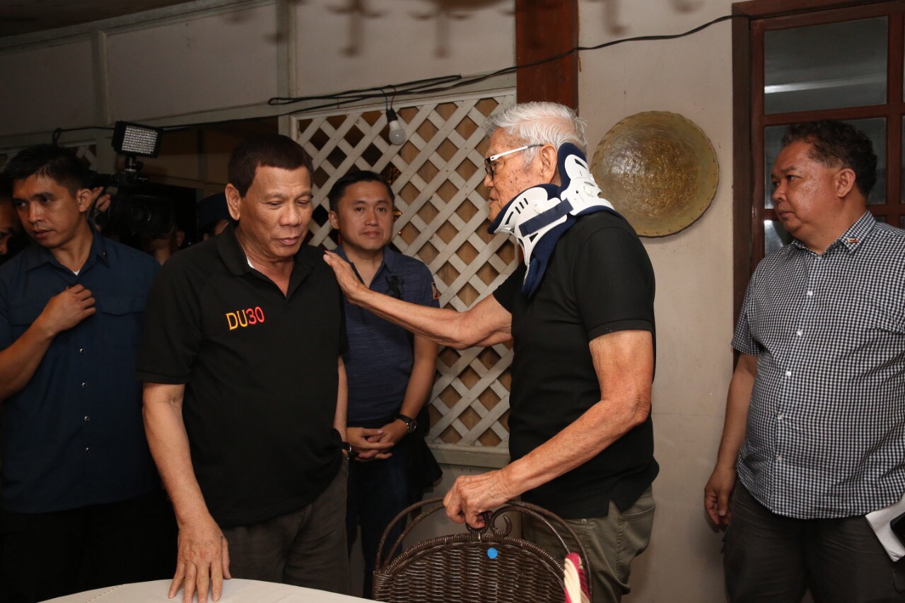 Duterte visits wake of ex-Cagayan De Oro mayor's wife
