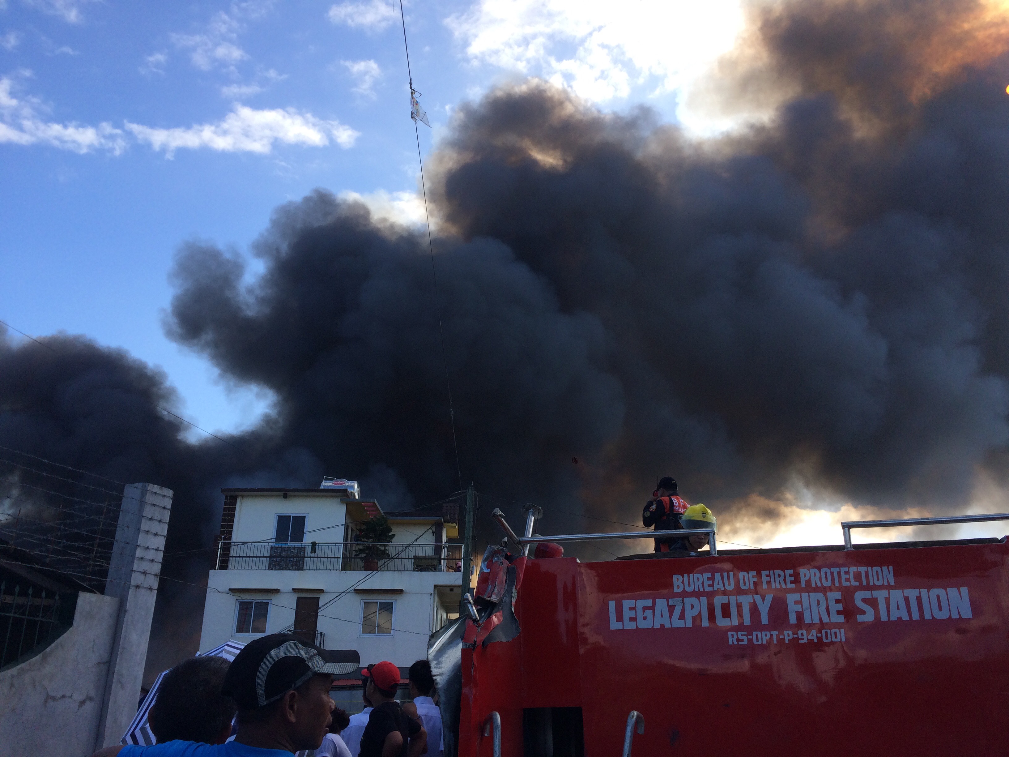 Fire hits village near Legazpi City's seaport