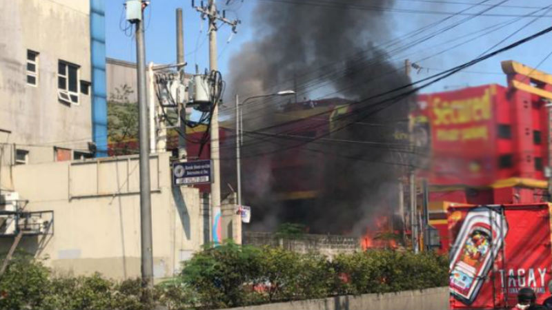 Fire hits store in Cainta vacant lot