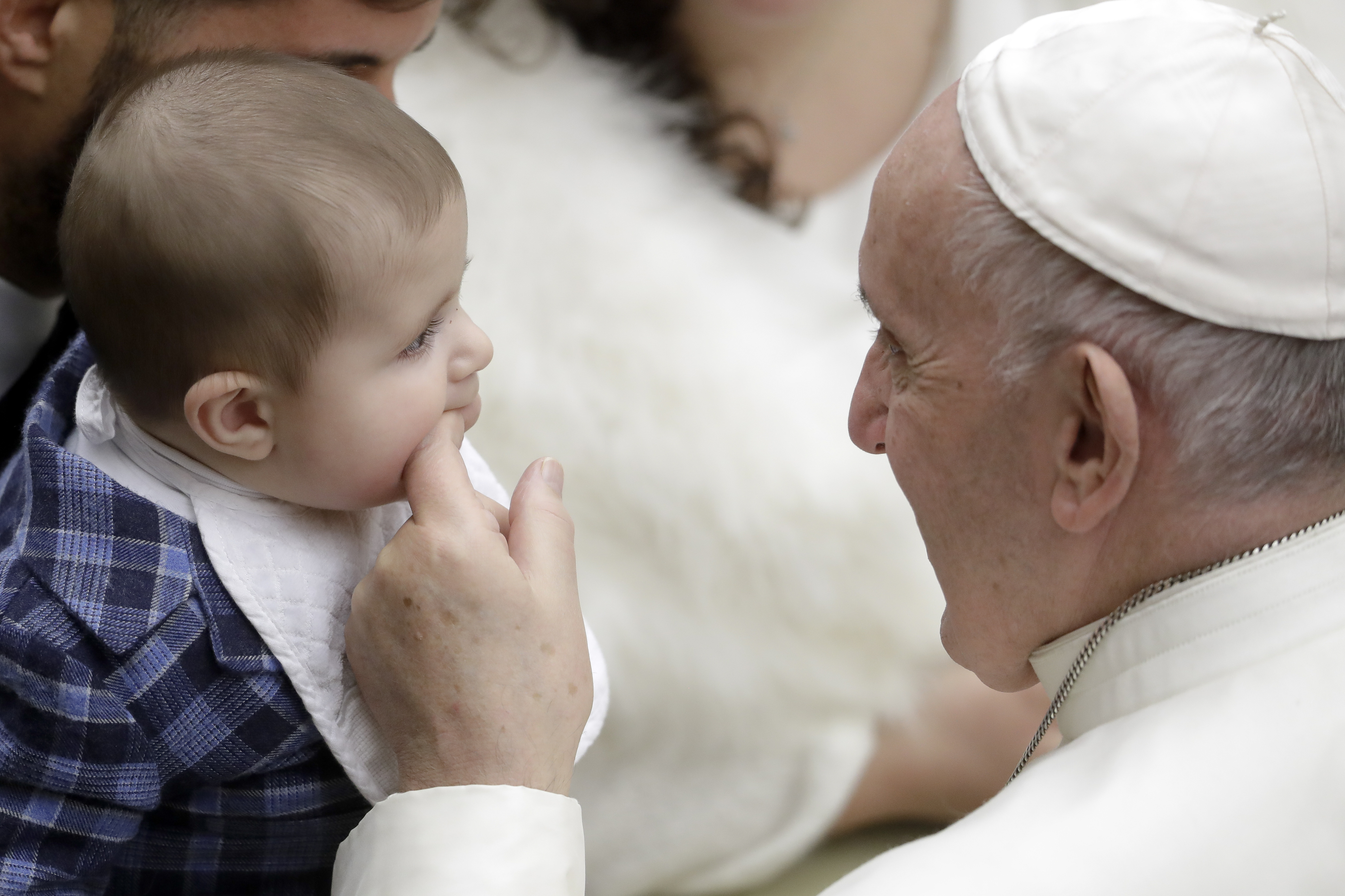 Pope urges politicians to defend rights of the unborn