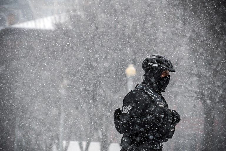 More snow, winds prompt warnings in California mountains