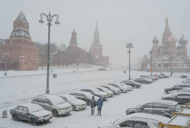 Record-breaking snowfall cloaks Moscow