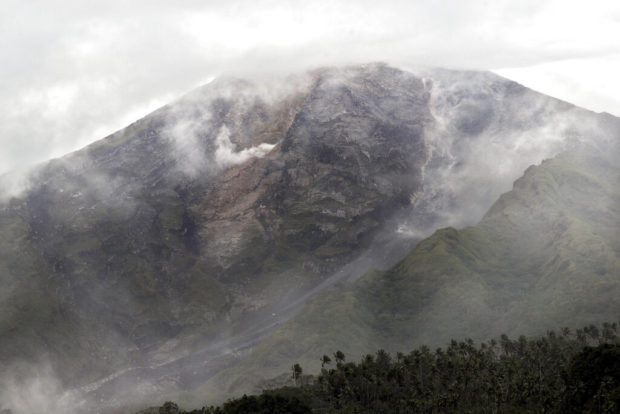 2 Indonesian volcanoes spew lava in new eruptions