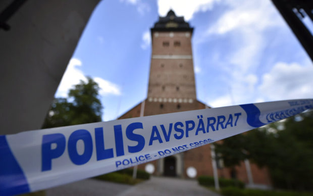 Main suspect in Sweden's royal jewels heist confesses