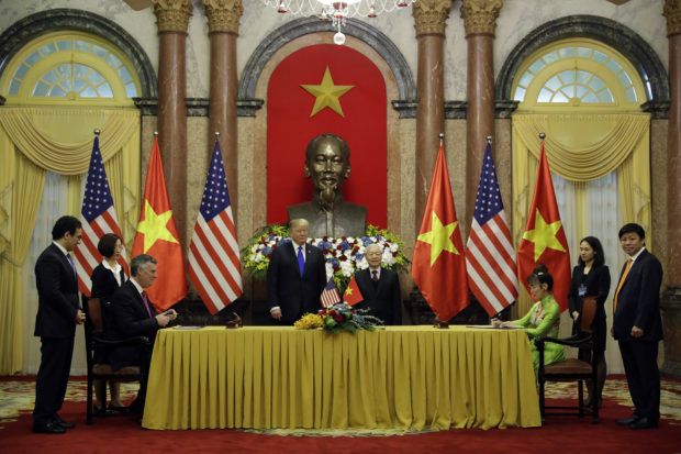  Before meeting Kim, Trump oversees big Vietnamese plane deal