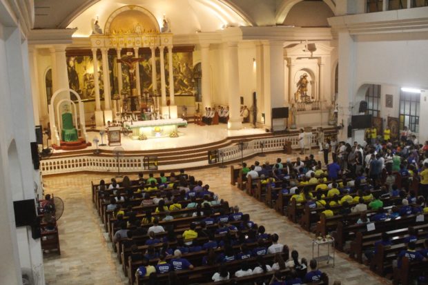Robredo, Aquino attend Mass for Otso Diretso candidates