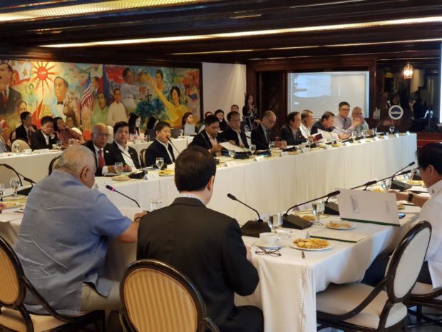 Duterte holds 'unscehduled' meeting with Cabinet for 'retooling, guidelines'