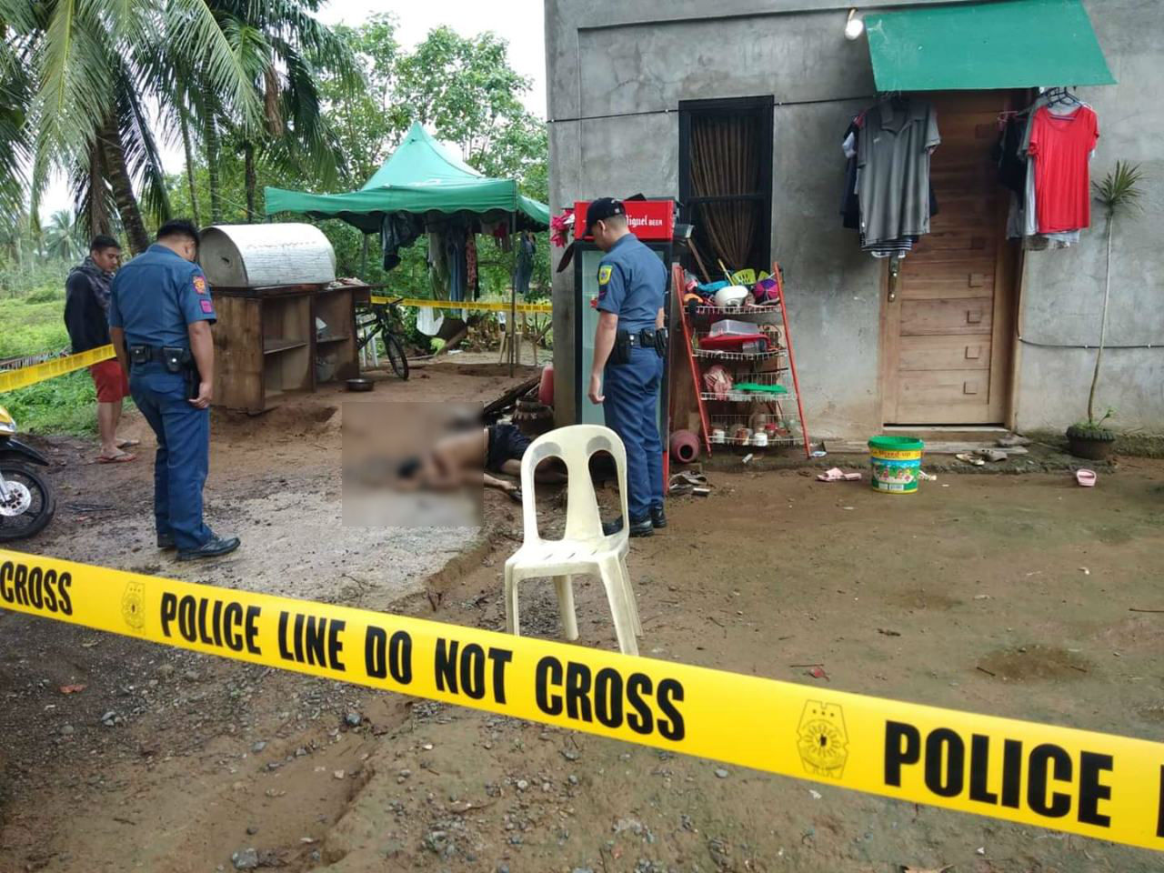 Wanted felon slain, cop wounded in Quezon shootout
