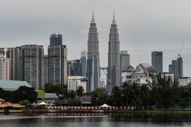 Malaysia's iconic landmark Petronas Twin Towers (C) domninates the skyline of Kuala Lumpur on June 26, 2018. (Photo by Mohd RASFAN / AFP) malaysia