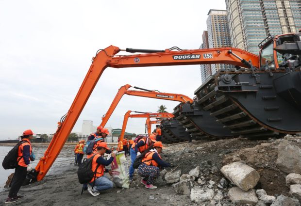 DPWH hauls 30 trucks of garbage from Manila Bay on 1st day of desilting job
