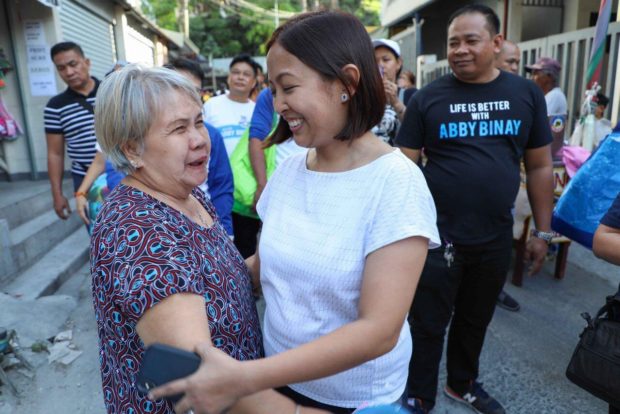 Senior citizens living in Makati City would receive their year-end cash incentives earlier than expected to help them avoid the holiday rush, Mayor Abby Binay said on Monday.