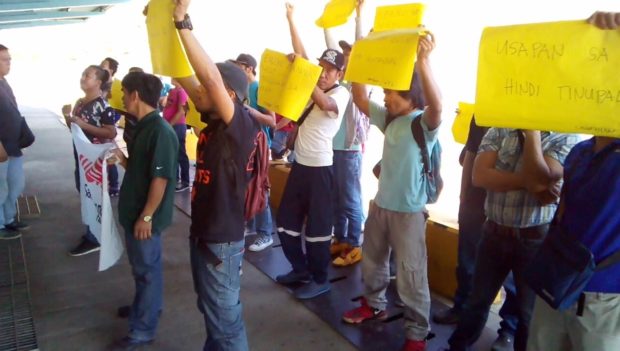 Remaining Hanjin workers stage protest after being denied entry to shipyard