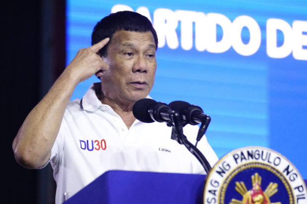 Duterte to Malabon mayor: Clean up drug problem or face arrest