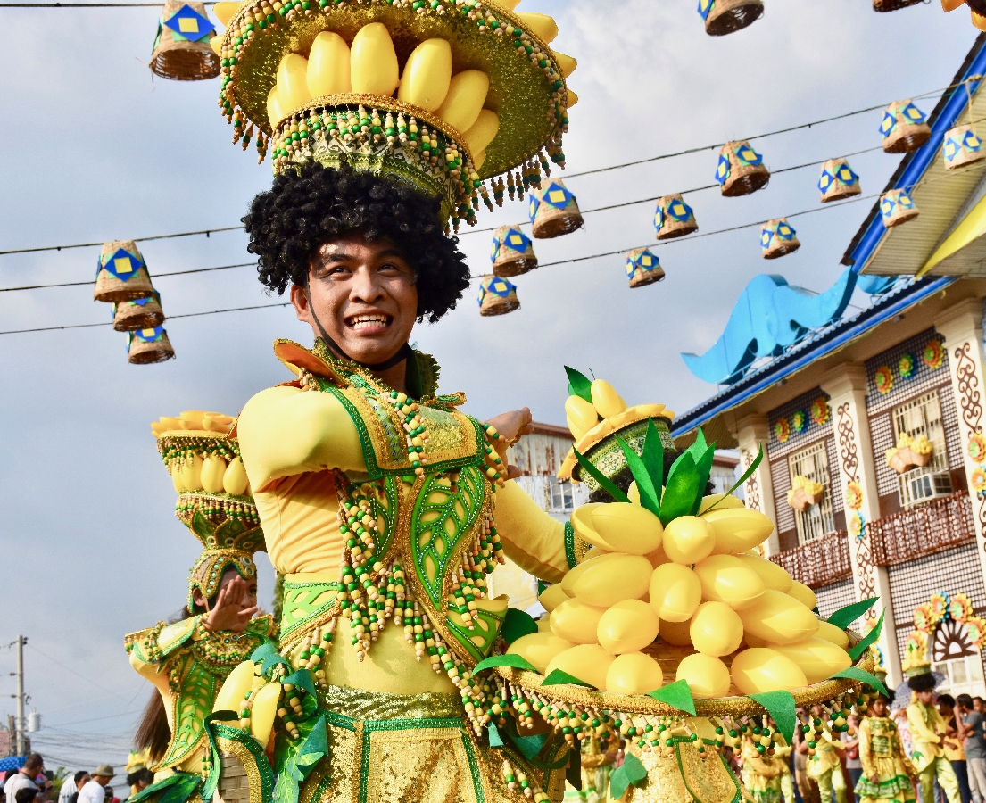 Zambales folk celebrate summer's bounty of mangoes