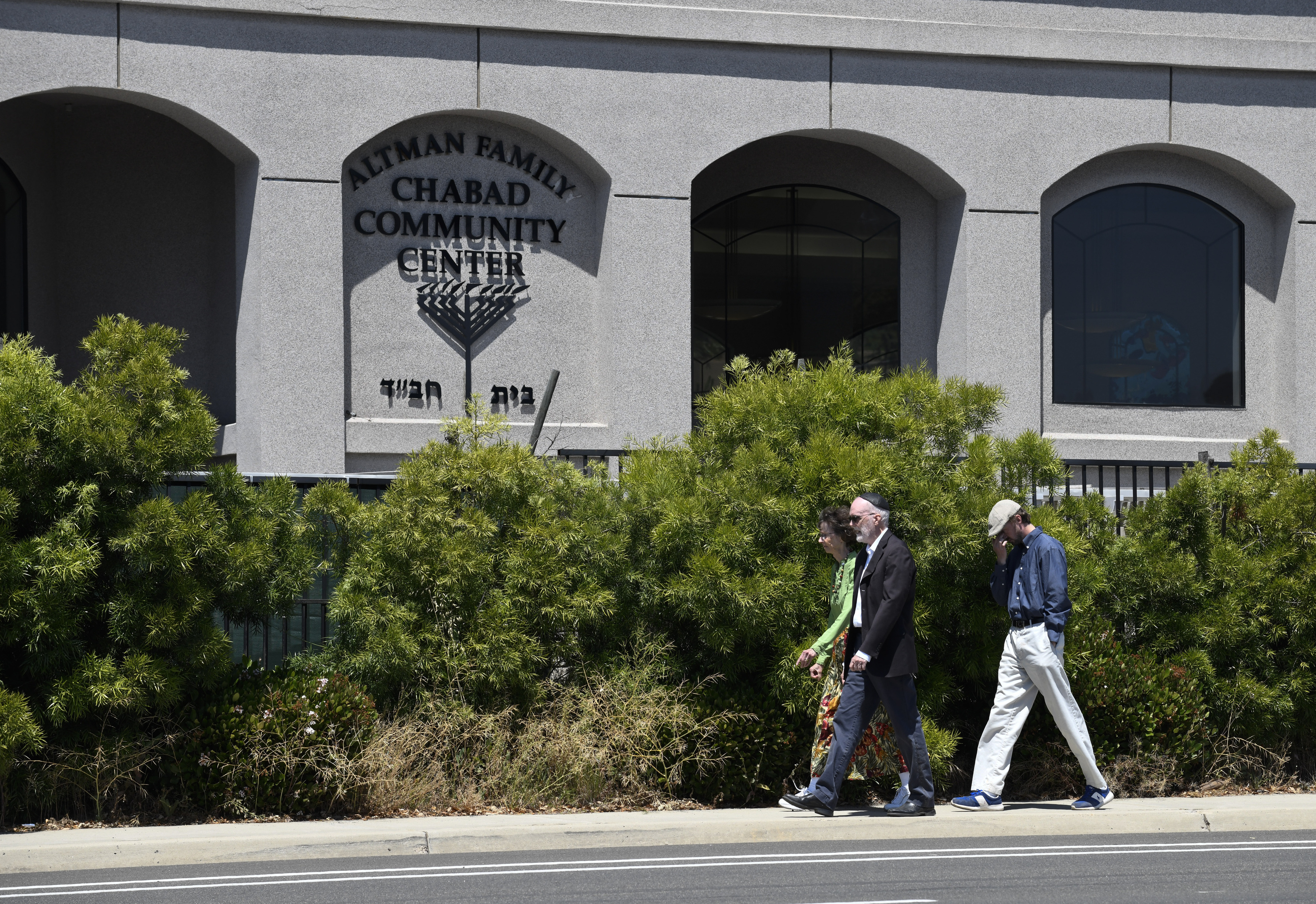 Shooting at California synagogue kills 1, wounds 3