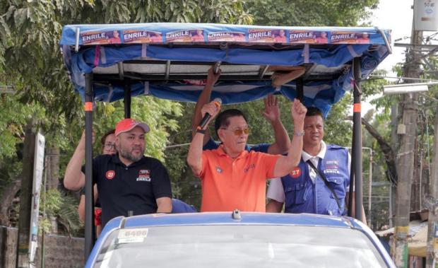 Juan Ponce Enrile in Cavite motorcade