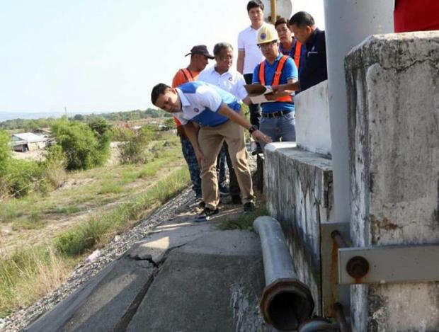Mark Villar inspecting Consuelo Bridge in Floridablanca