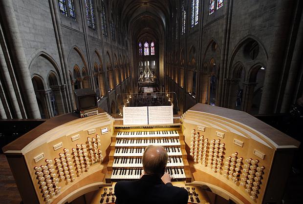 Philippe Lefebvre plays organ at Notre Dame Cathedral