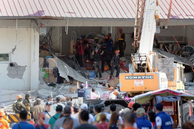 Luzon quake: Frantic search for survivors 
