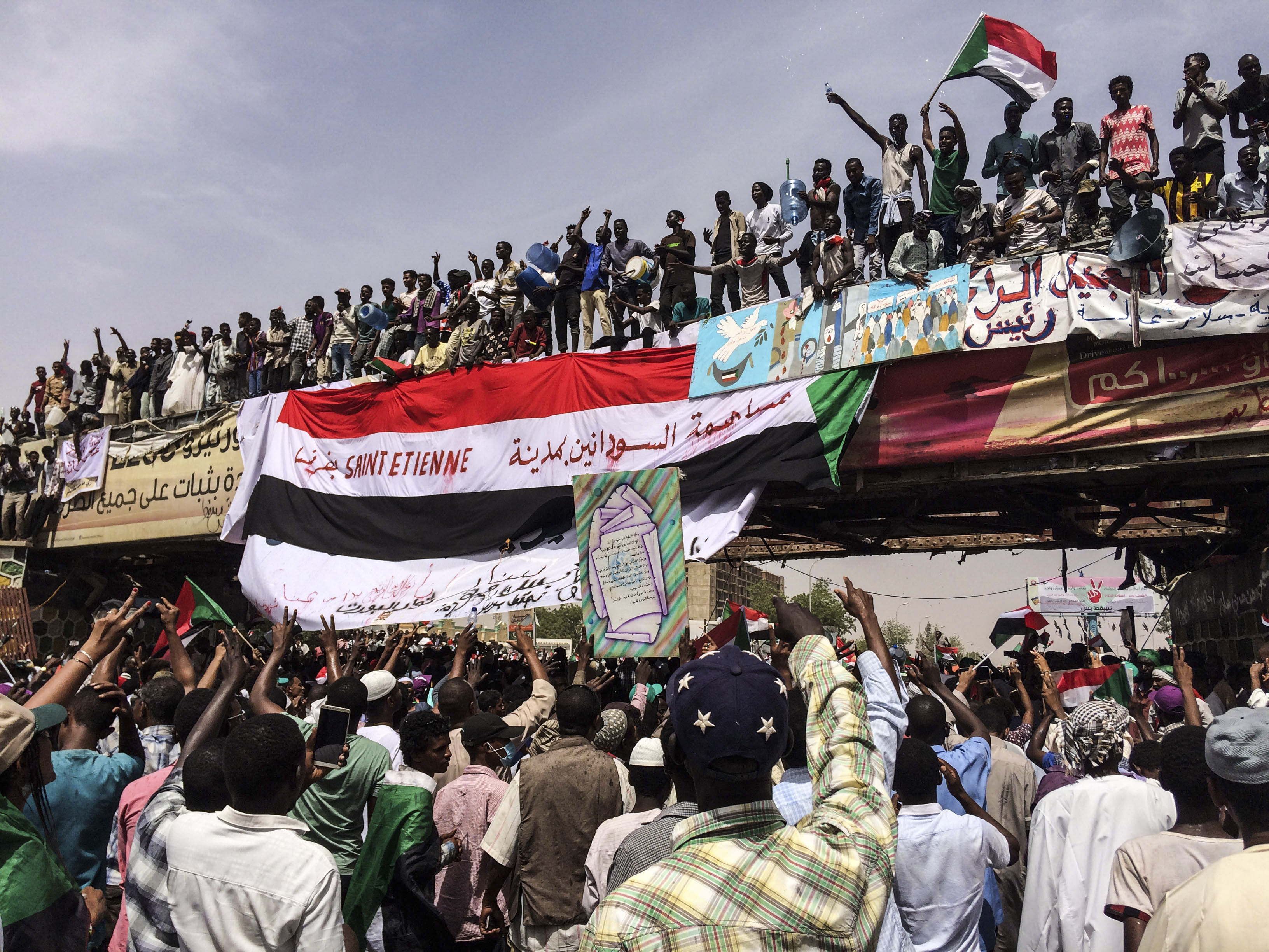 Sudan army removes leader, rejects al-Bashir extradition